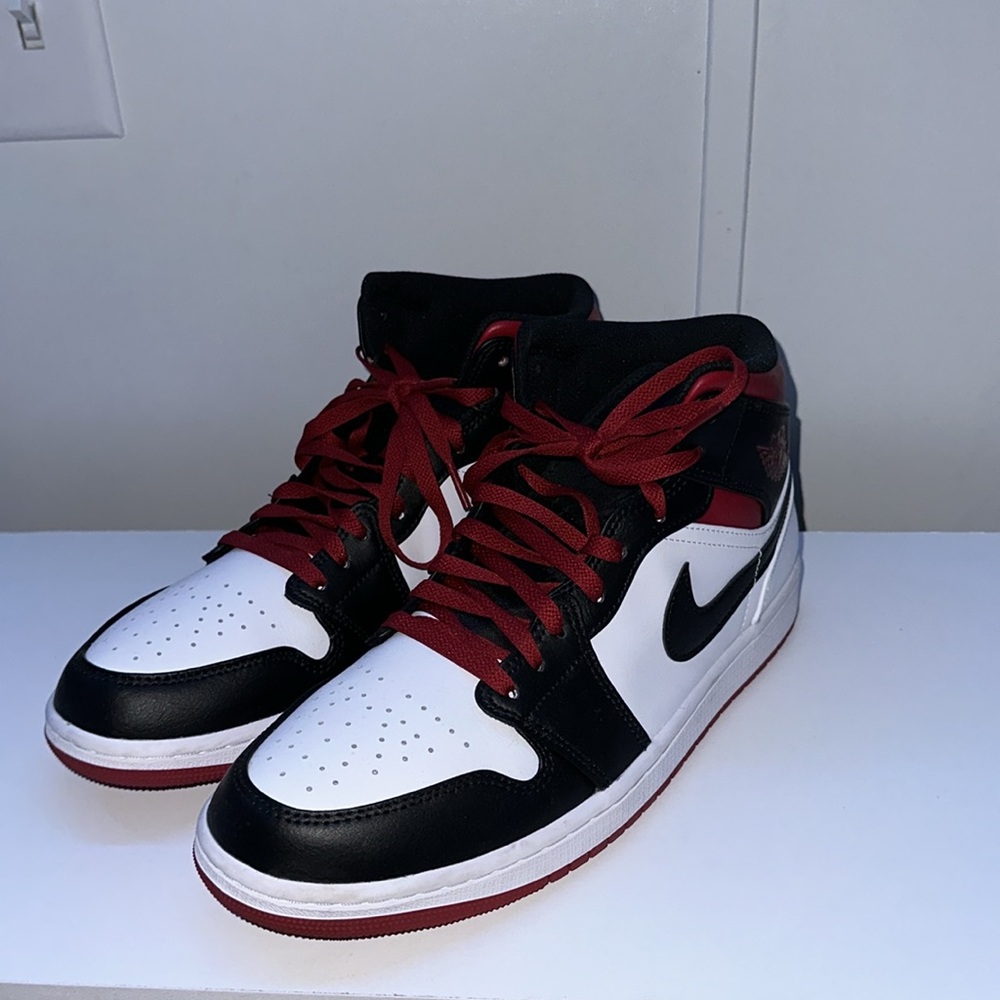 Jordan 1 Mid - Picture 4 of 9